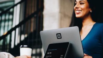 featured image: 6 most important customer service standards & metrics