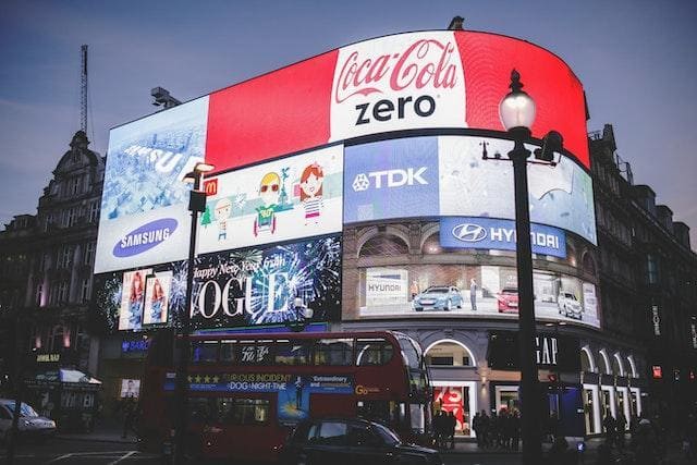 difference between marketing and advertising